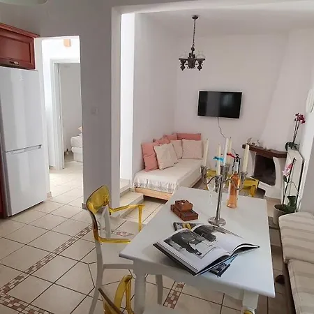 Apartment White House In The Center Of Parikia. *