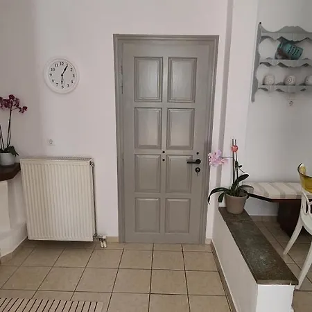 White House In The Center Of Parikia. Apartment *
