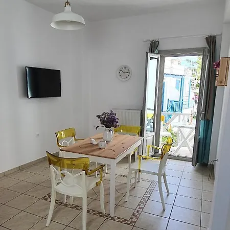 White House In The Center Of Parikia. Apartment *
